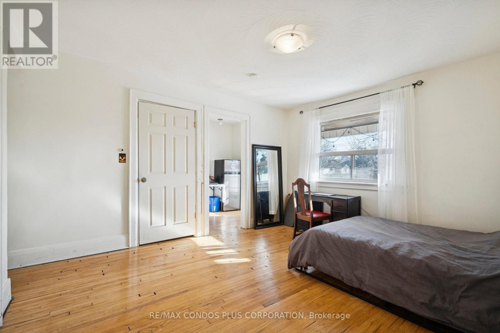 18 Leeds Street, Toronto, Ontario  M6G 1N7 - Photo 16 - W12628832