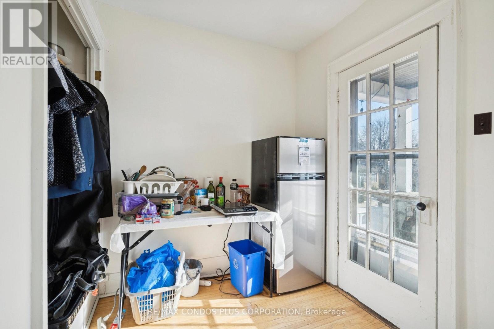 18 Leeds Street, Toronto, Ontario  M6G 1N7 - Photo 17 - W12628832