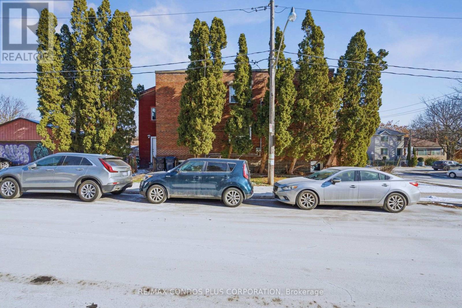 18 Leeds Street, Toronto, Ontario  M6G 1N7 - Photo 2 - W12628832