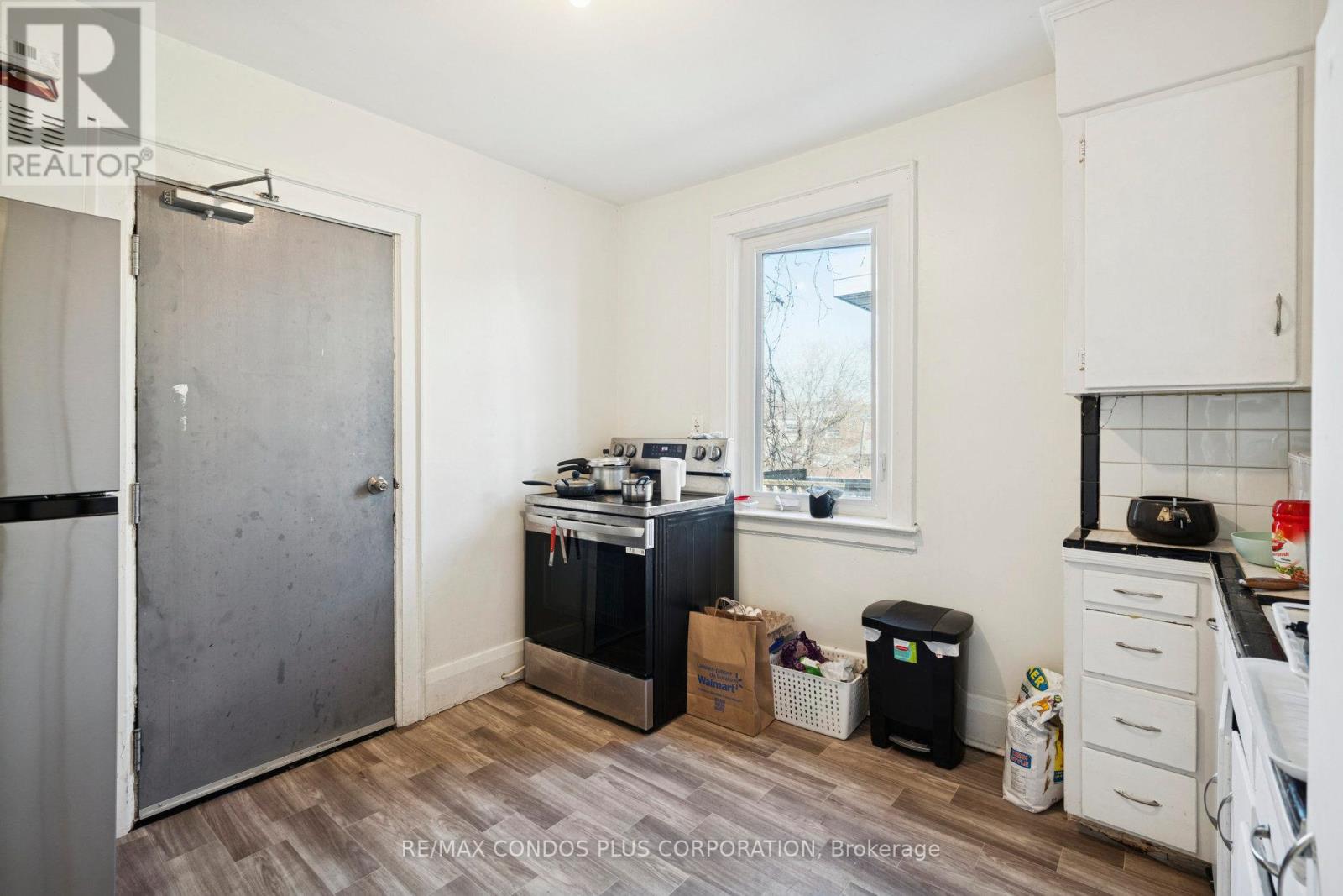 18 Leeds Street, Toronto, Ontario  M6G 1N7 - Photo 20 - W12628832