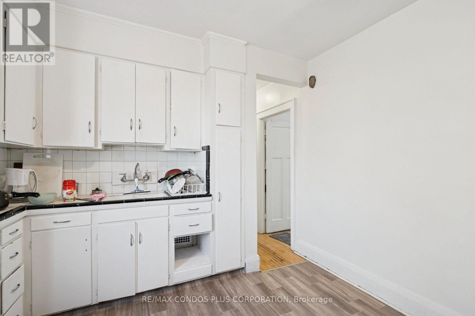 18 Leeds Street, Toronto, Ontario  M6G 1N7 - Photo 21 - W12628832