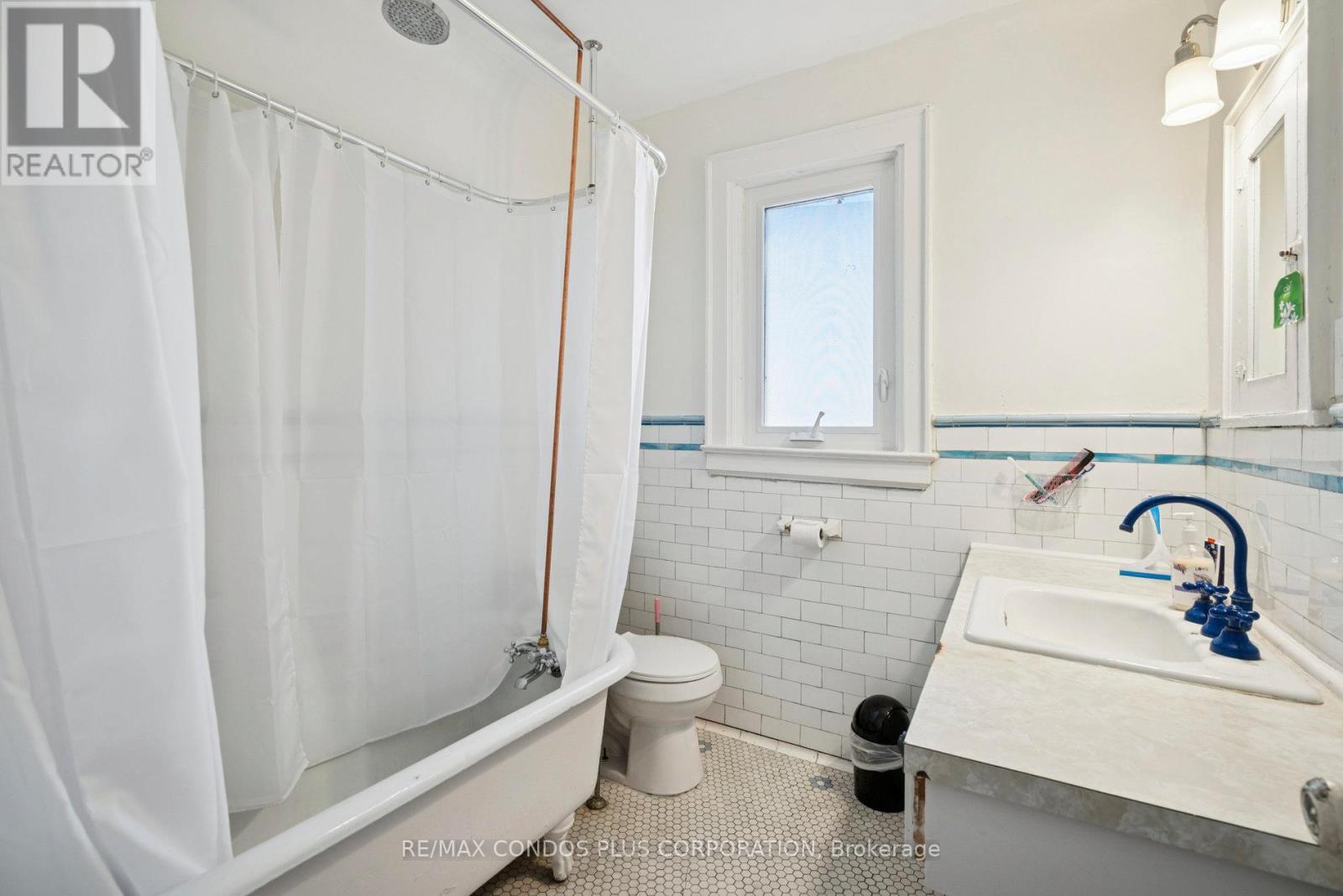 18 Leeds Street, Toronto, Ontario  M6G 1N7 - Photo 24 - W12628832
