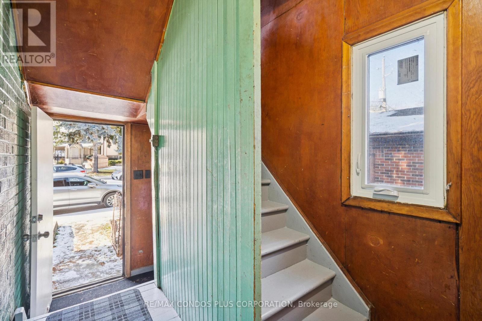 18 Leeds Street, Toronto, Ontario  M6G 1N7 - Photo 25 - W12628832