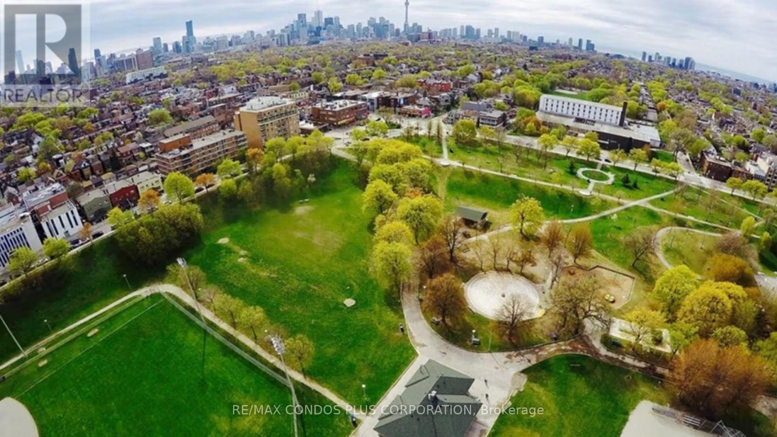 18 Leeds Street, Toronto, Ontario  M6G 1N7 - Photo 27 - W12628832