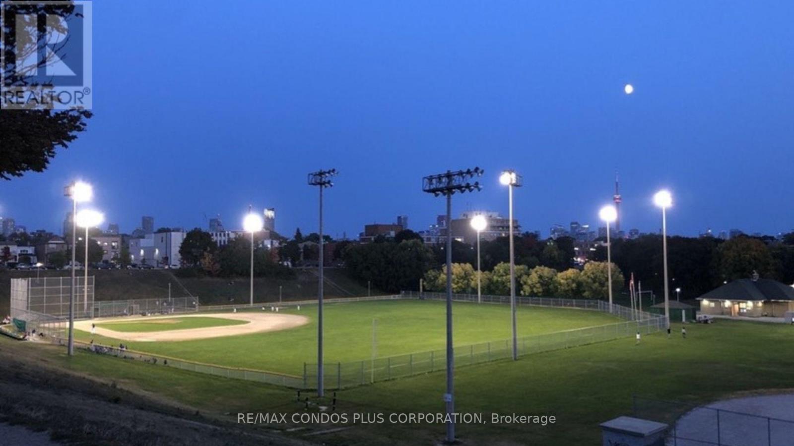 18 Leeds Street, Toronto, Ontario  M6G 1N7 - Photo 28 - W12628832