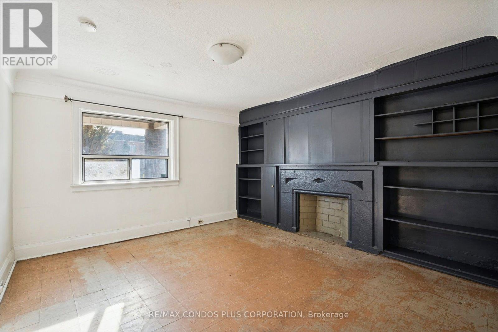 18 Leeds Street, Toronto, Ontario  M6G 1N7 - Photo 5 - W12628832