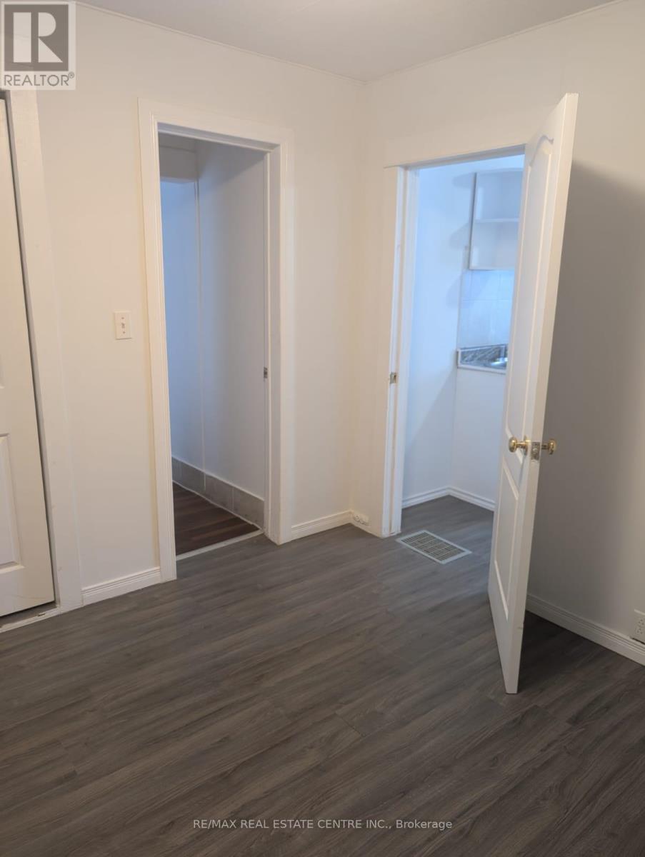 5145 Kitchener Street, Niagara Falls, Ontario  L2G 1B1 - Photo 4 - X12628806