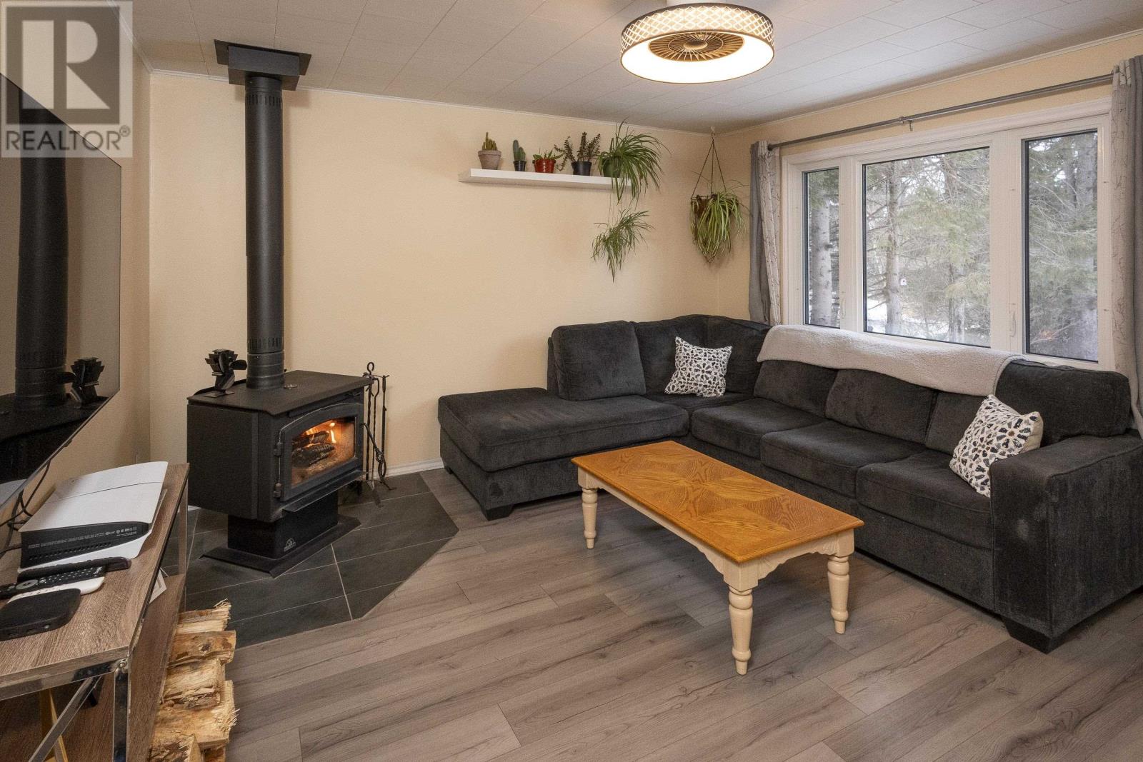 376 Lakeshore Dr, Shuniah, Ontario P7A 0P6 - Photo 2 - TB253642