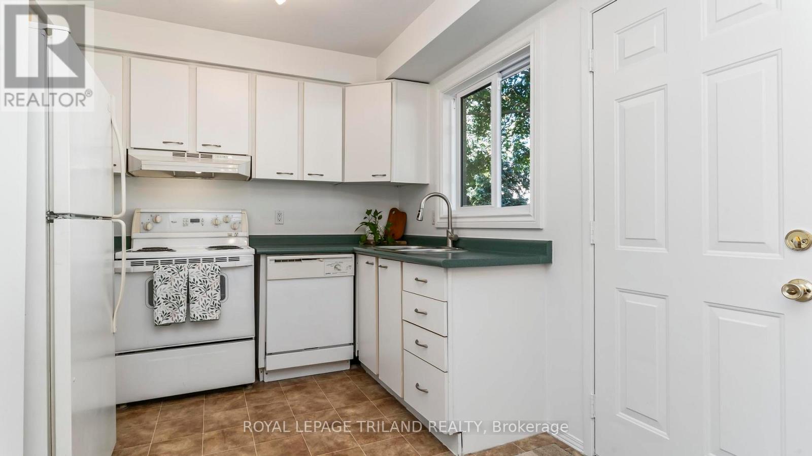 Photo 10 of 31 for 40 - 320 Westminster Avenue