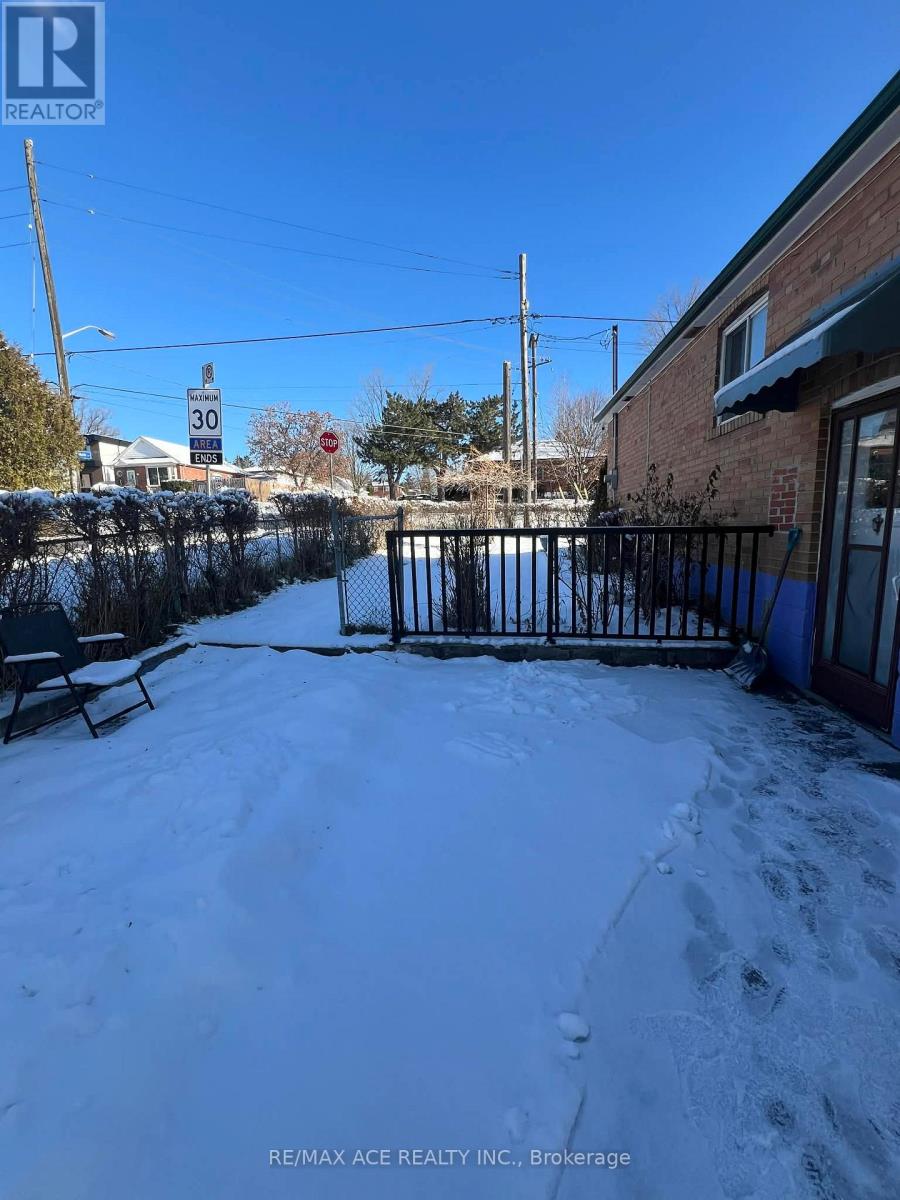 294 Pharmacy Avenue, Toronto, Ontario  M1L 3G2 - Photo 17 - E12628878