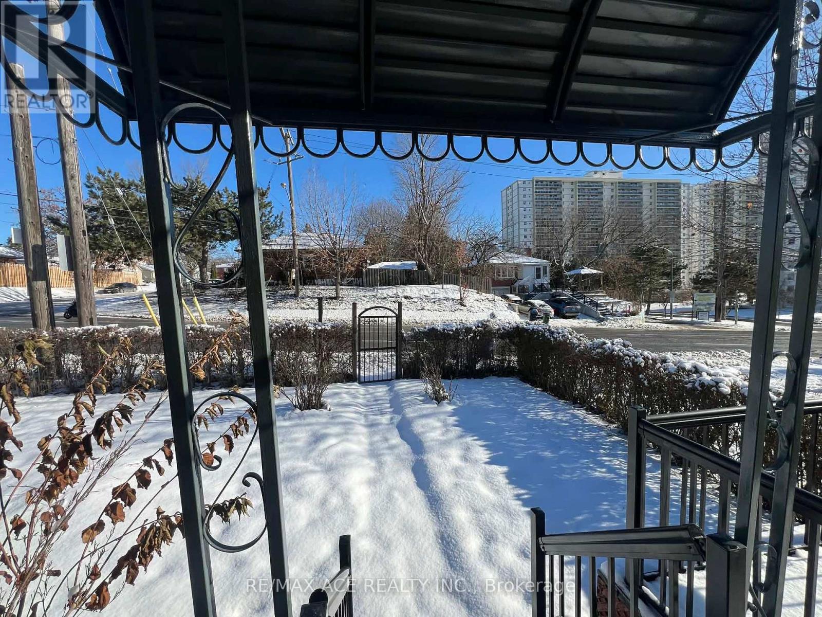 294 Pharmacy Avenue, Toronto, Ontario  M1L 3G2 - Photo 2 - E12628878