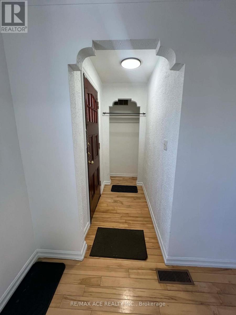 294 Pharmacy Avenue, Toronto, Ontario  M1L 3G2 - Photo 3 - E12628878