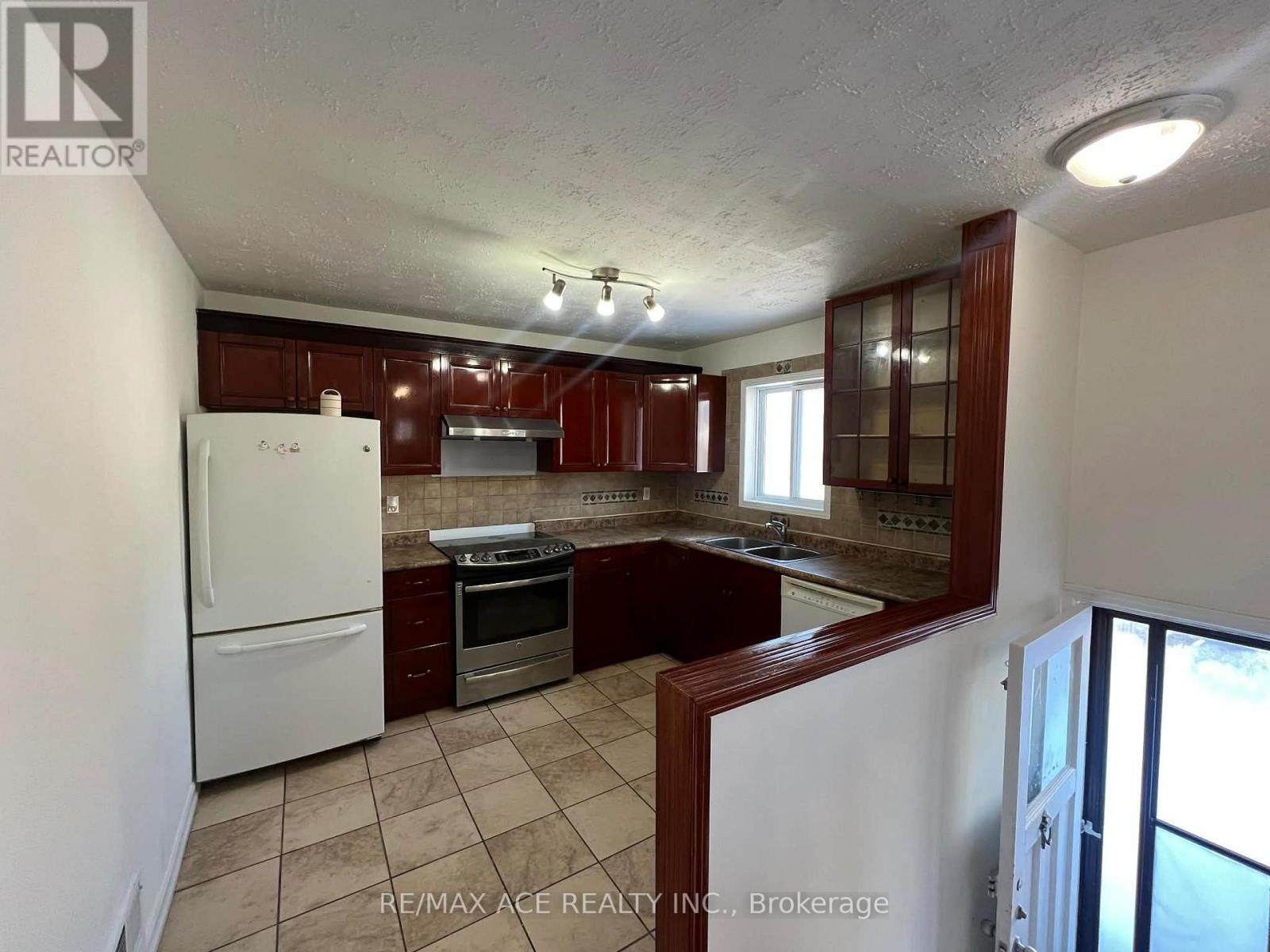 294 Pharmacy Avenue, Toronto, Ontario  M1L 3G2 - Photo 6 - E12628878