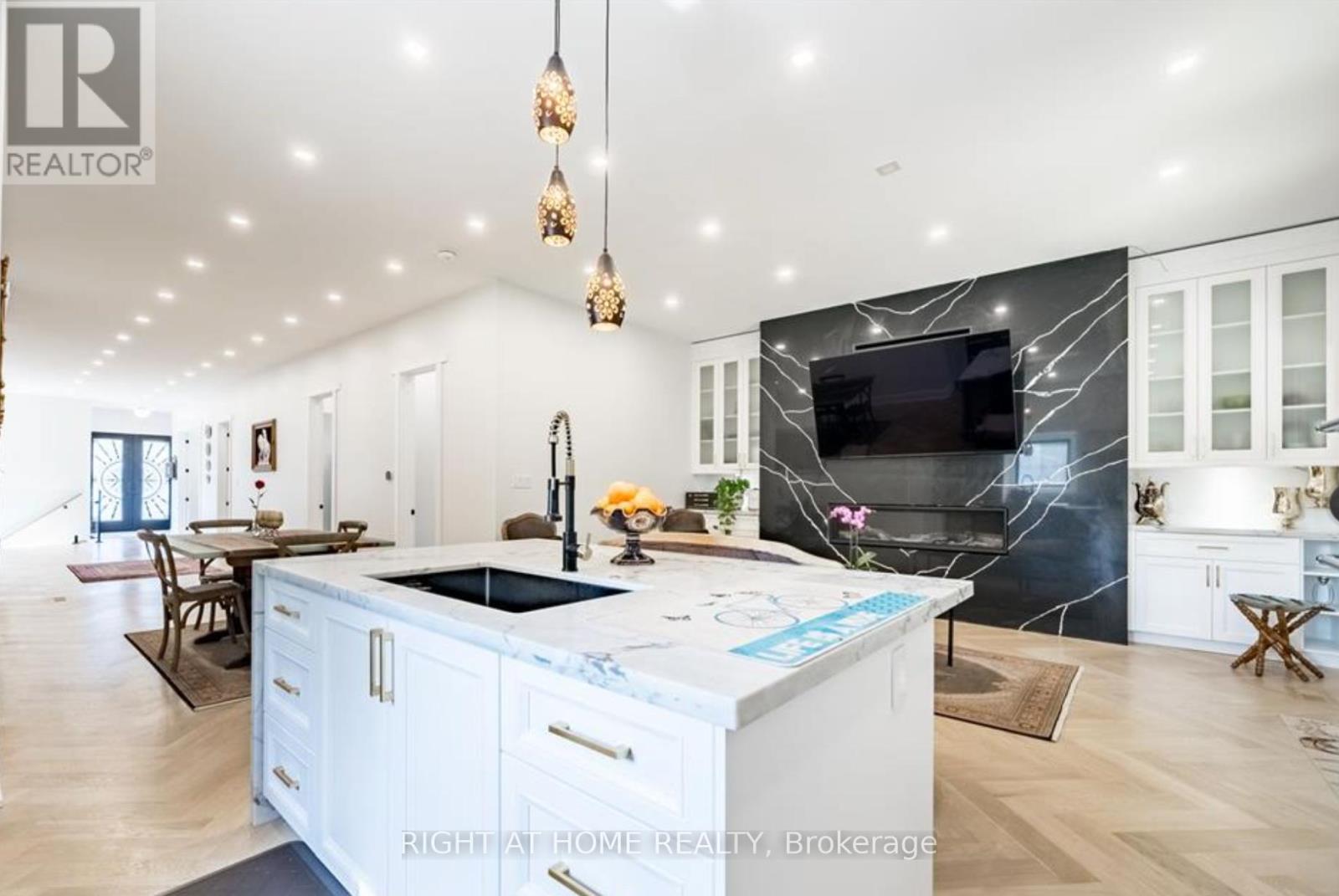 215 Bayview Avenue, Georgina, Ontario  L4P 2T3 - Photo 1 - N12628866