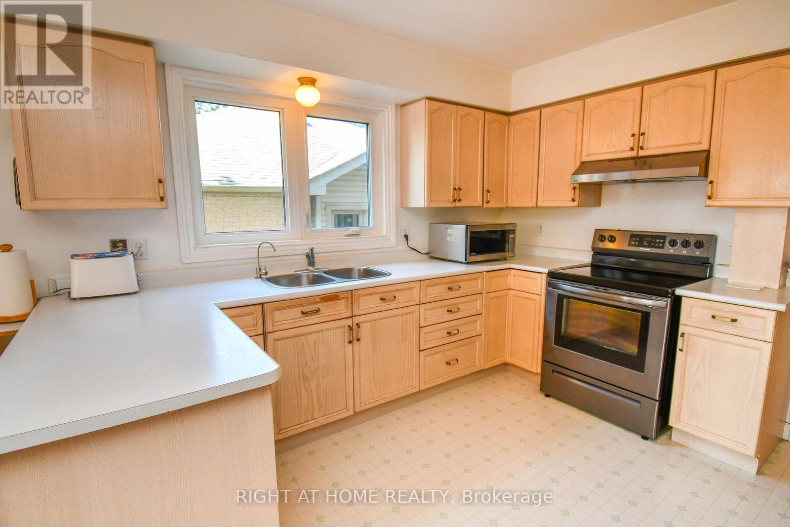 11 Thackeray Crescent, Barrie, Ontario  L4N 6J6 - Photo 26 - S12628900