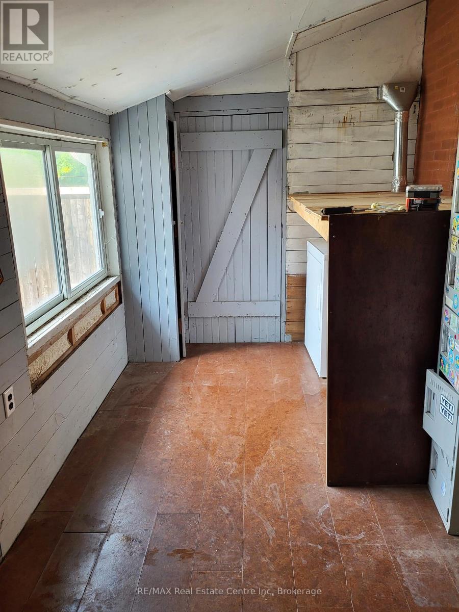 141 King Street, Brant, Ontario  N0E 1A0 - Photo 17 - X12498610