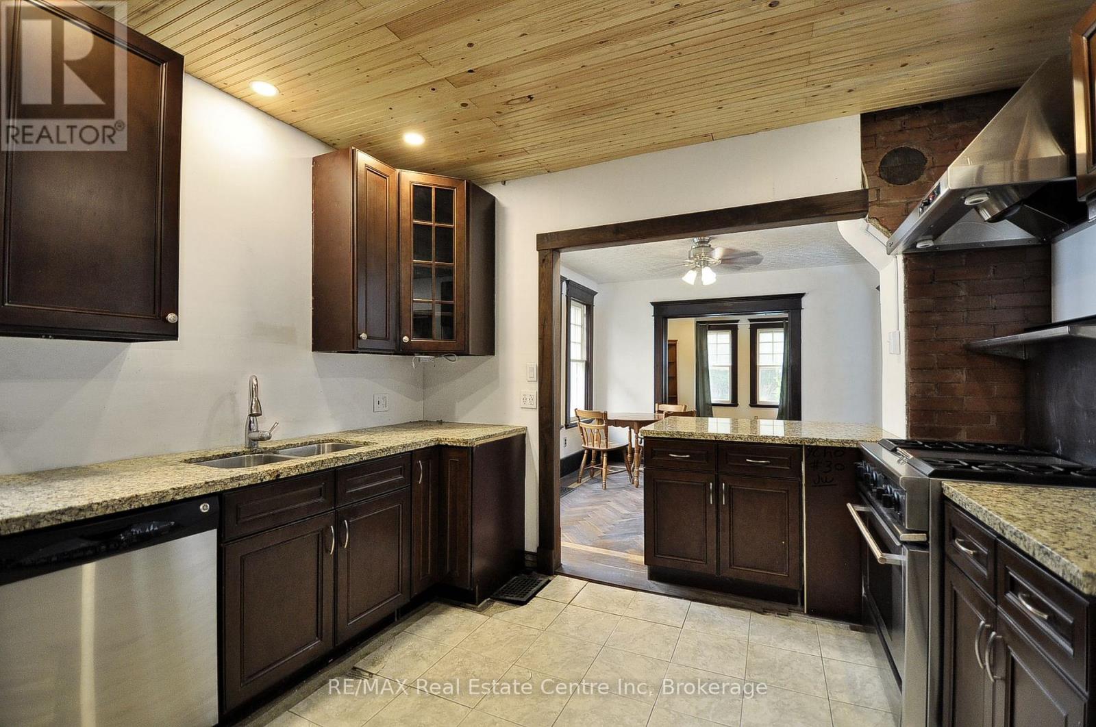 141 King Street, Brant, Ontario  N0E 1A0 - Photo 8 - X12498610