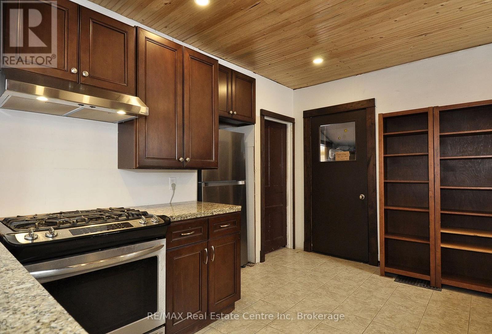 141 King Street, Brant, Ontario  N0E 1A0 - Photo 5 - X12498610