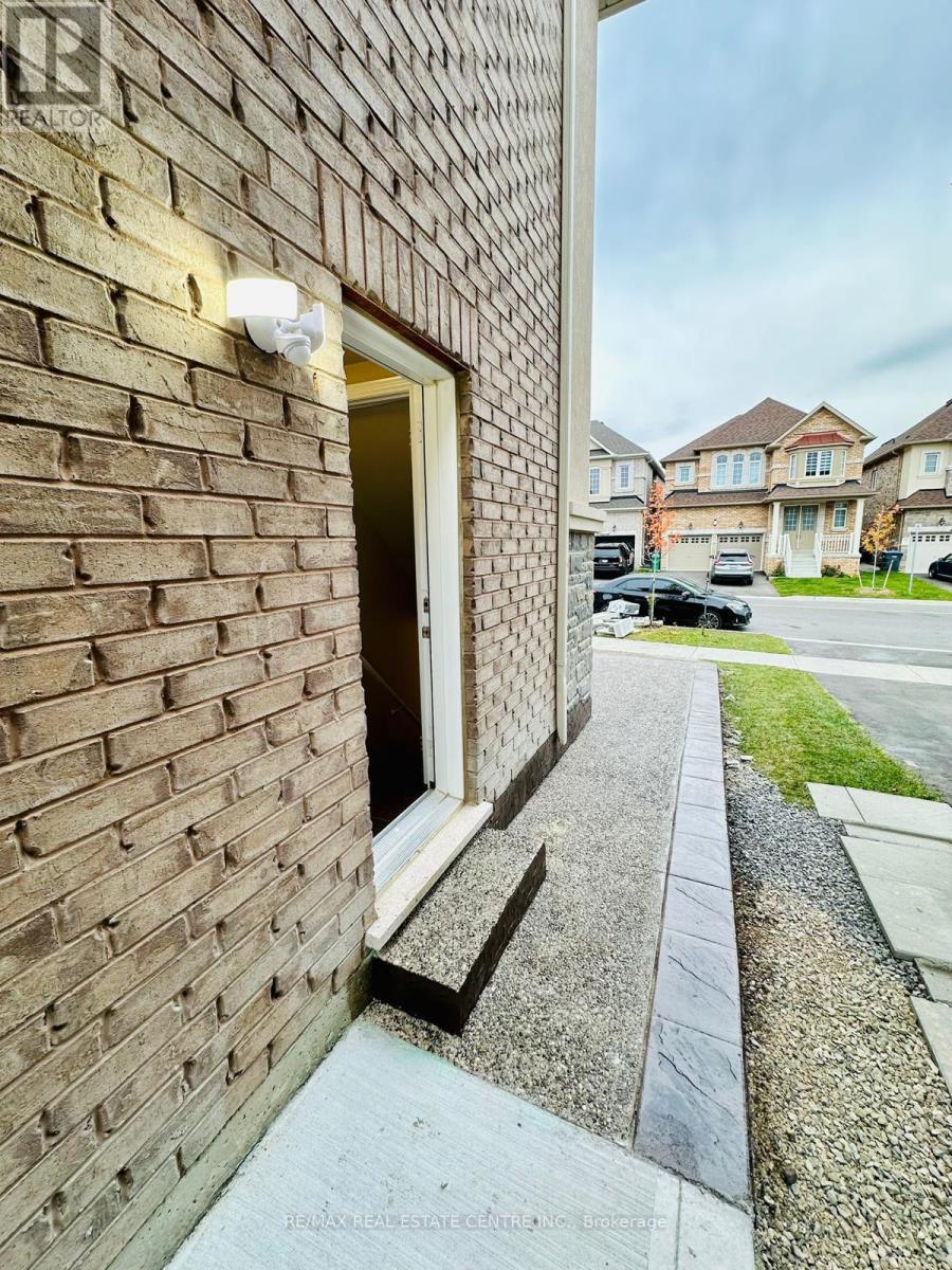 3 Elverton Crescent, Brampton, Ontario  L7A 4Z4 - Photo 2 - W12628840