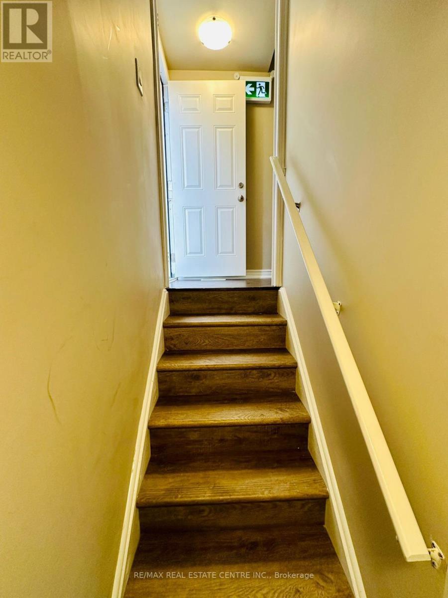 3 Elverton Crescent, Brampton, Ontario  L7A 4Z4 - Photo 4 - W12628840