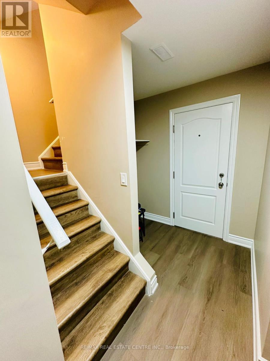 3 Elverton Crescent, Brampton, Ontario  L7A 4Z4 - Photo 5 - W12628840