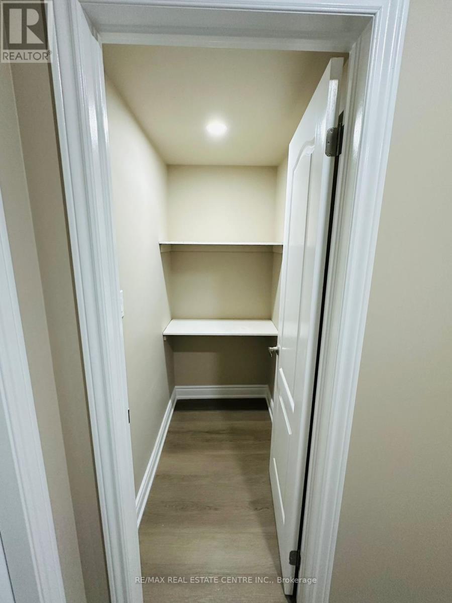 3 Elverton Crescent, Brampton, Ontario  L7A 4Z4 - Photo 7 - W12628840