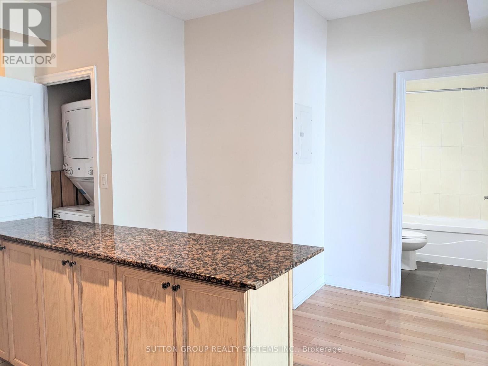 2003 - 225 Webb Drive, Mississauga, Ontario  L5B 4P2 - Photo 7 - W12628850