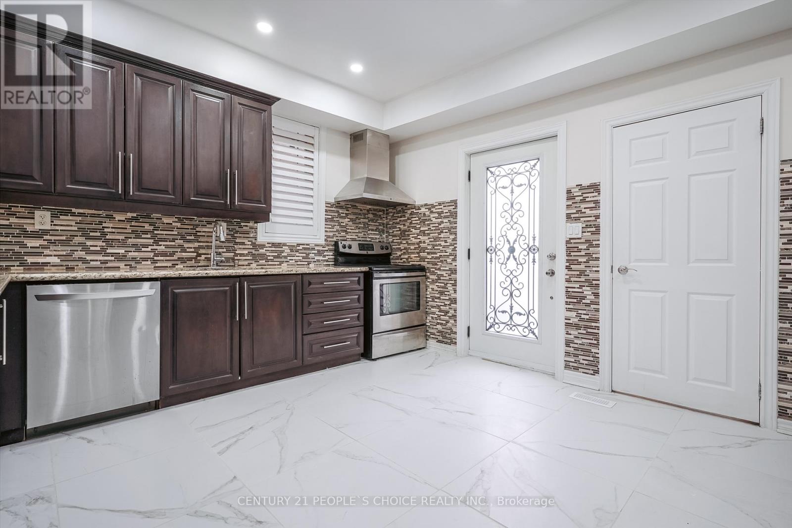 81 Pauline Avenue, Toronto, Ontario  M6H 3M7 - Photo 11 - W12628868