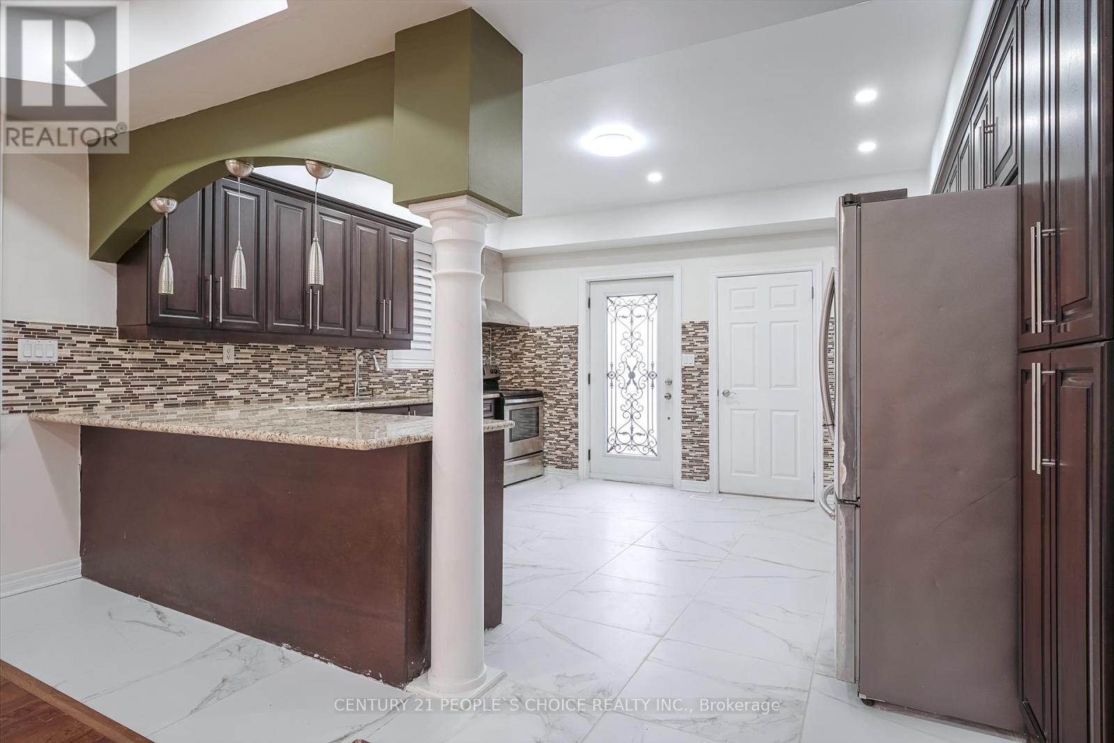 81 Pauline Avenue, Toronto, Ontario  M6H 3M7 - Photo 7 - W12628868