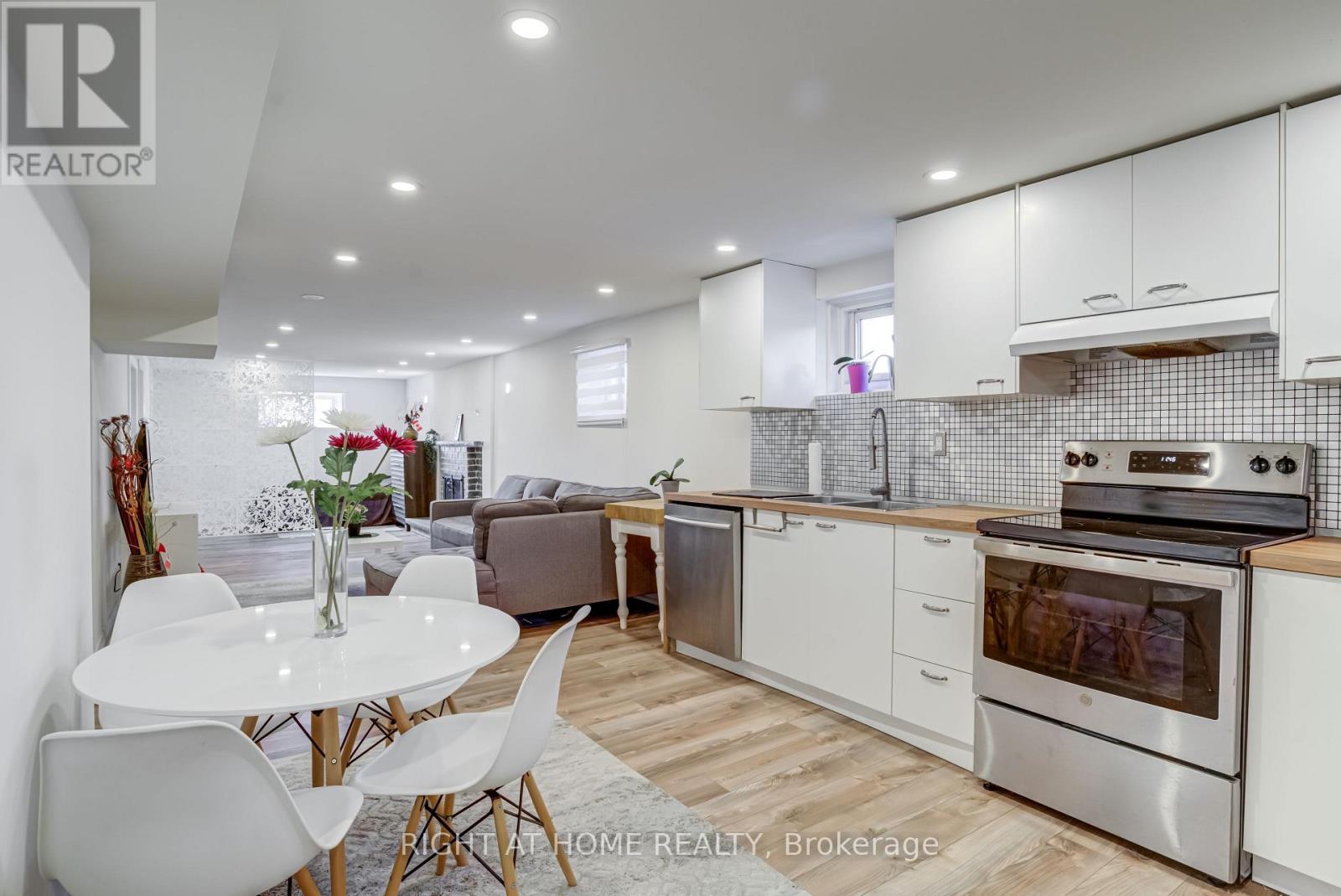 484 Kelvedon Mews, Mississauga, Ontario  L4Z 1G4 - Photo 1 - W12628886