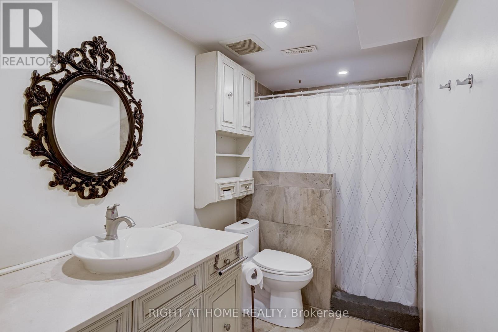 484 Kelvedon Mews, Mississauga, Ontario  L4Z 1G4 - Photo 12 - W12628886