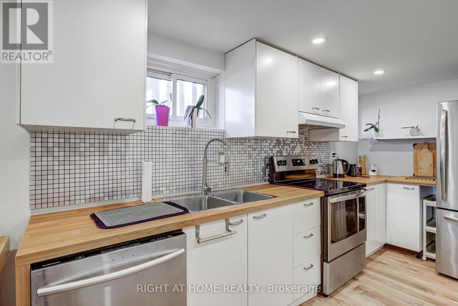 484 Kelvedon Mews, Mississauga, Ontario  L4Z 1G4 - Photo 3 - W12628886