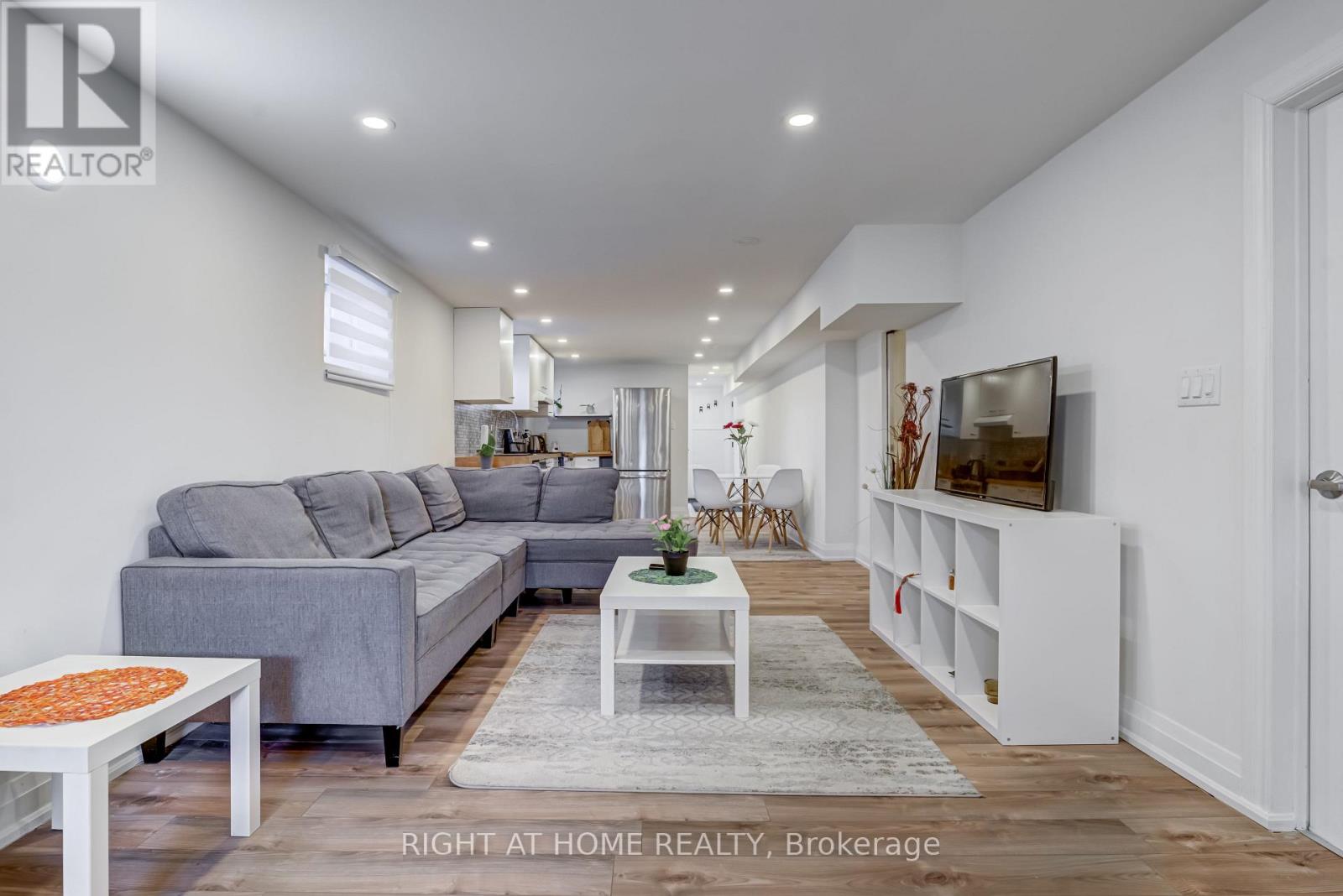 484 Kelvedon Mews, Mississauga, Ontario  L4Z 1G4 - Photo 5 - W12628886