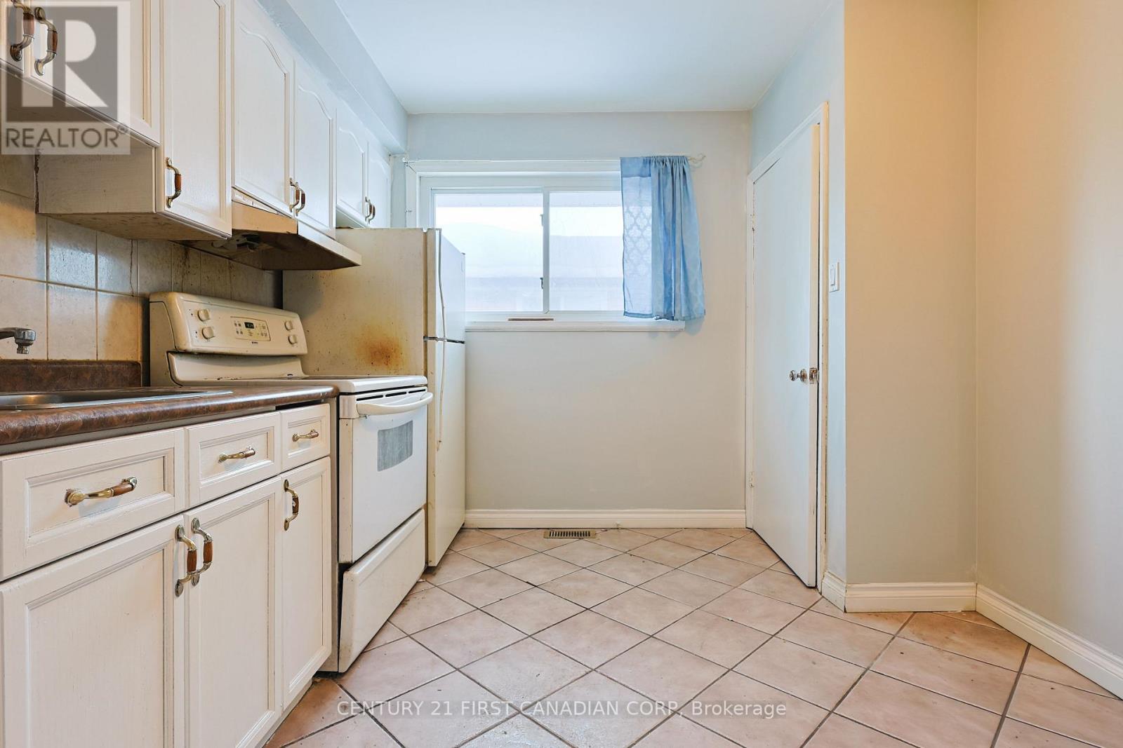 65 Irving Place, London East, Ontario  N5V 2H6 - Photo 12 - X12584732