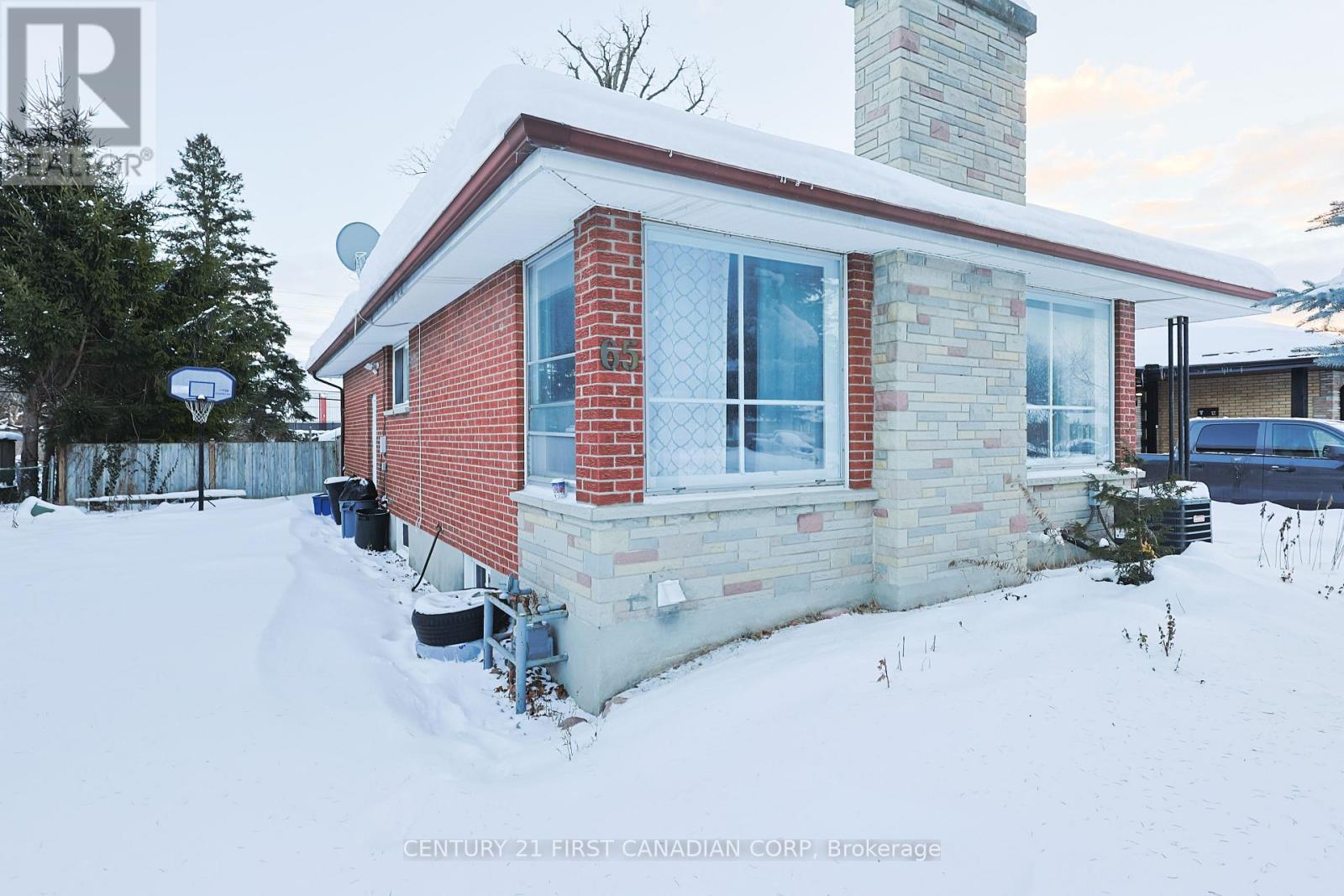 65 Irving Place, London East, Ontario  N5V 2H6 - Photo 2 - X12584732