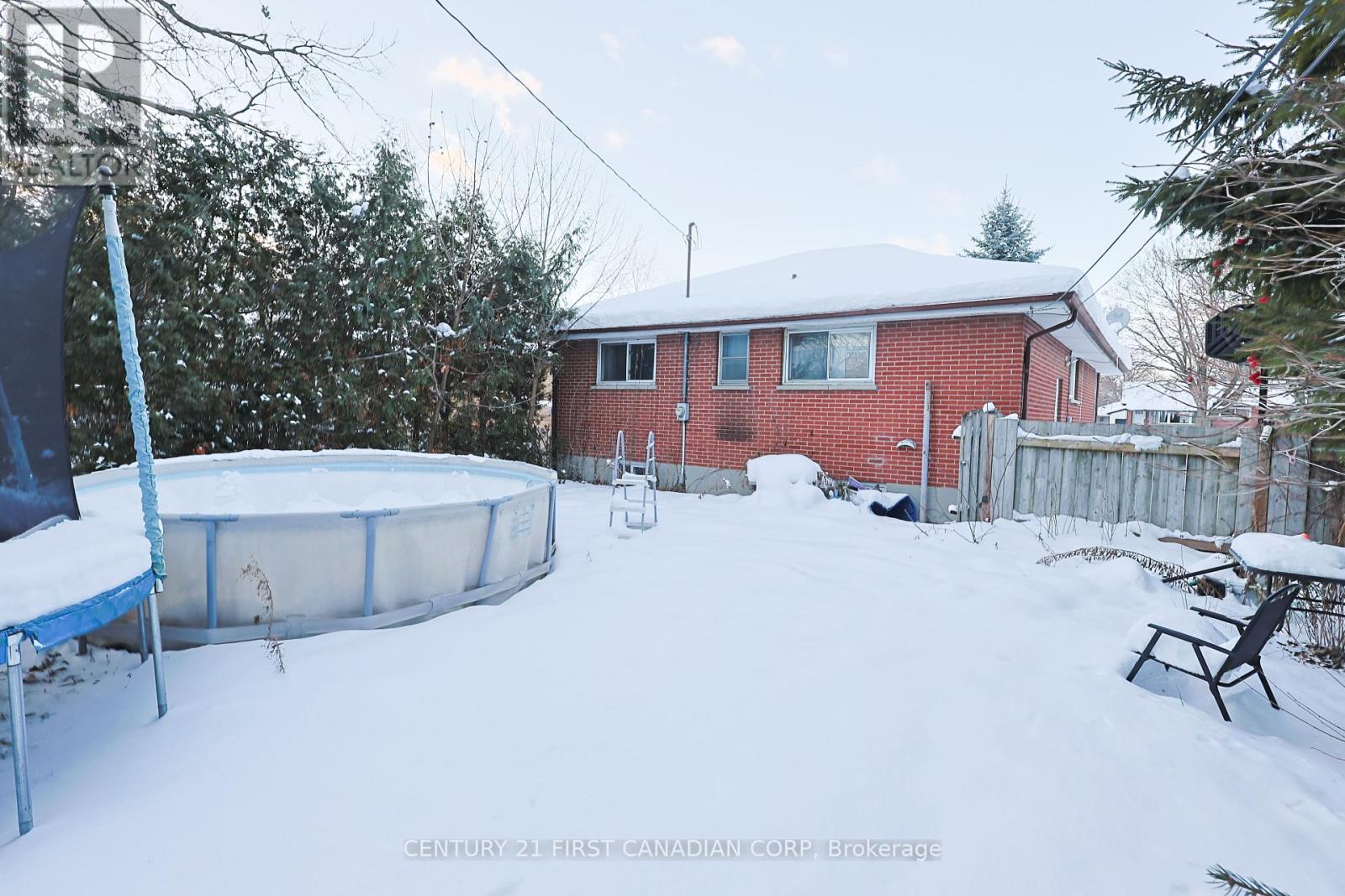 65 Irving Place, London East, Ontario  N5V 2H6 - Photo 3 - X12584732