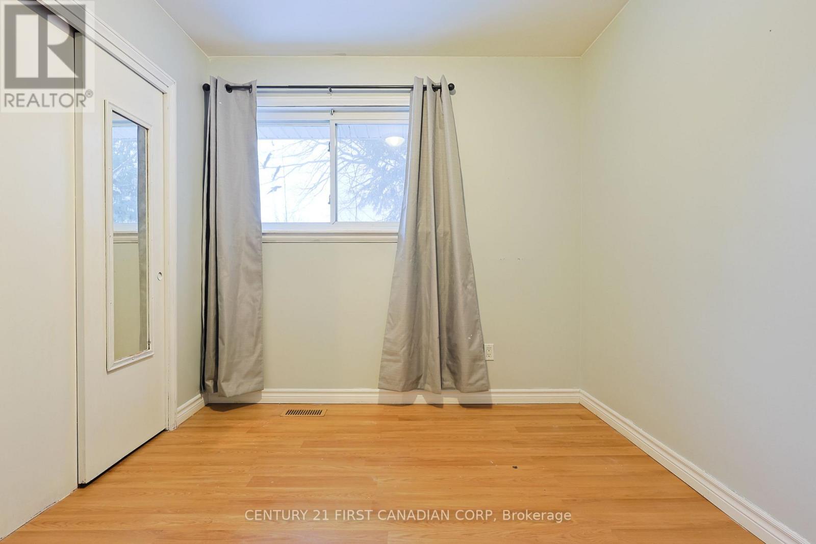 65 Irving Place, London East, Ontario  N5V 2H6 - Photo 14 - X12584732