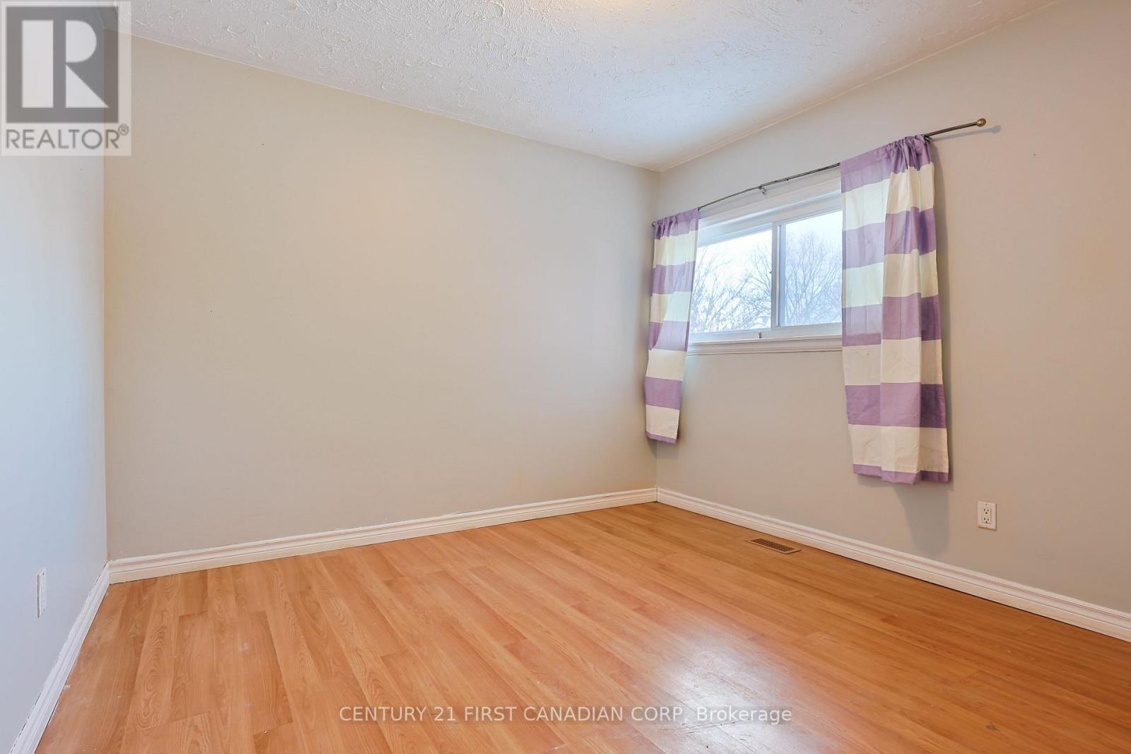 65 Irving Place, London East, Ontario  N5V 2H6 - Photo 7 - X12584732