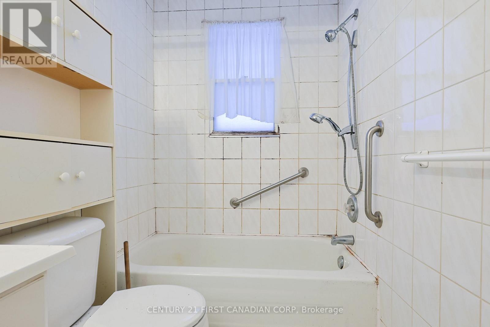 65 Irving Place, London East, Ontario  N5V 2H6 - Photo 8 - X12584732