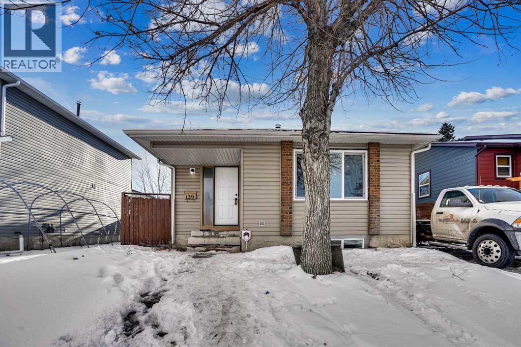 139 Castleglen Way Ne, Calgary, Alberta  T3J 1V2 - Photo 1 - A2274930