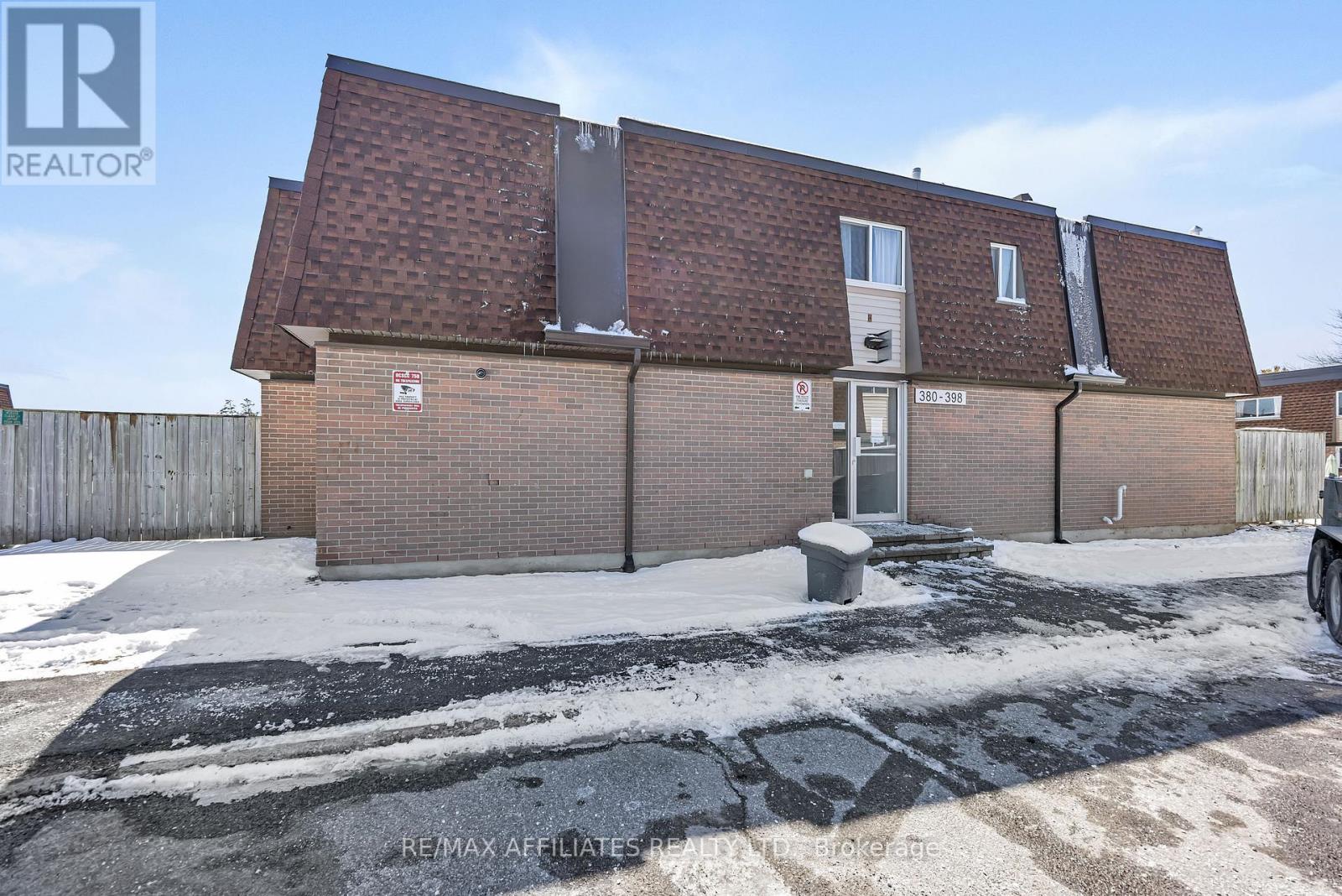 67 - 392 Garden Glen Private, Ottawa, Ontario  K2G 1E4 - Photo 2 - X12628914