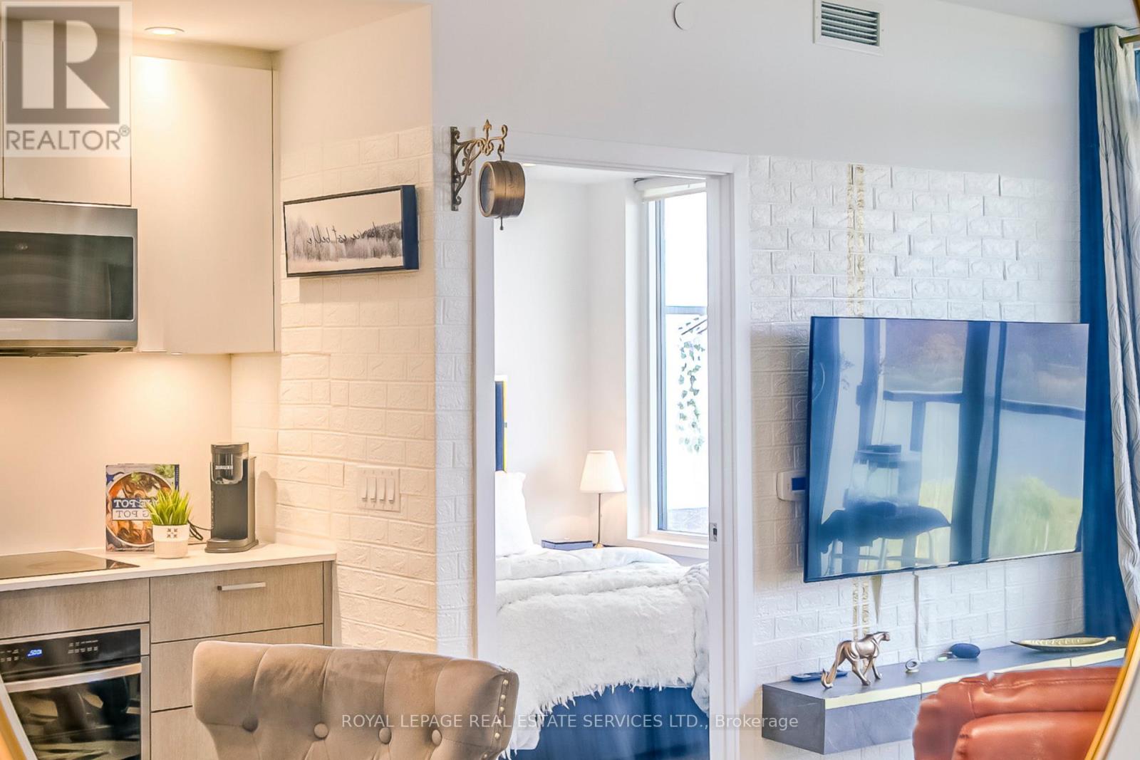 1805 - 1926 Lake Shore Boulevard W, Toronto, Ontario  M6S 1A1 - Photo 10 - W12460191