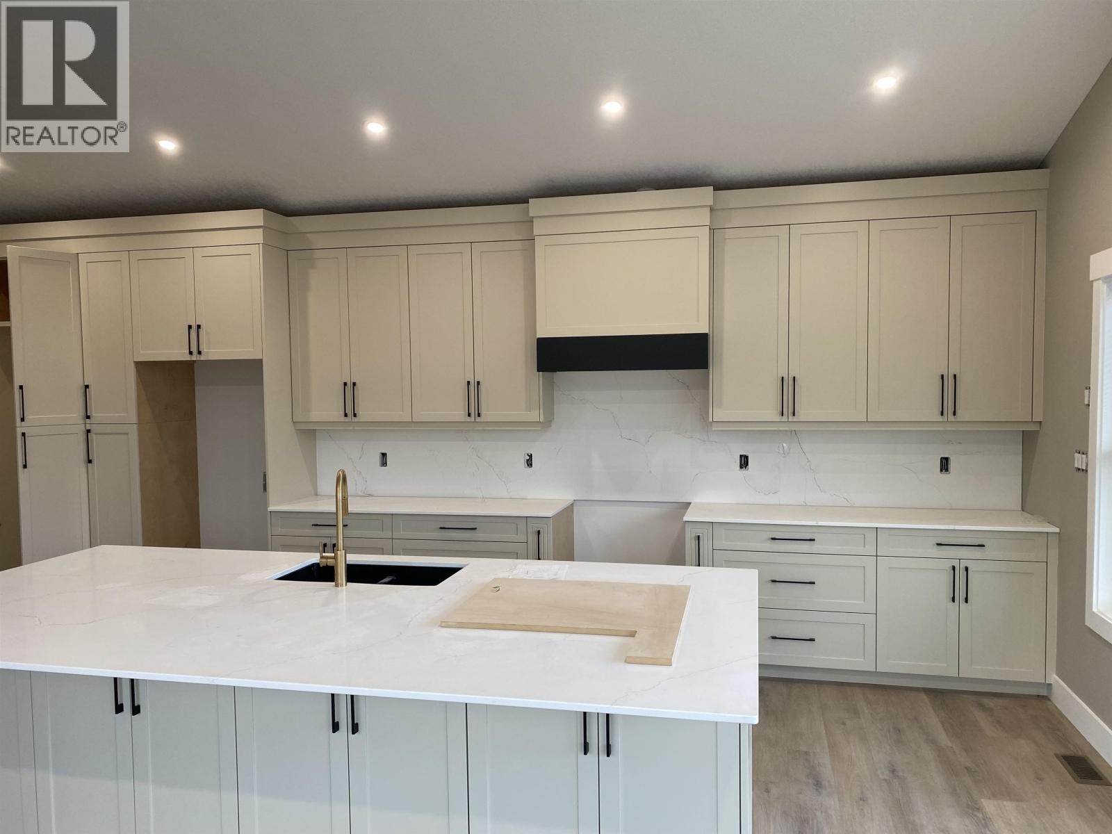 7428 Foxridge Avenue, Prince George, British Columbia  V2N 0H2 - Photo 4 - R3063235