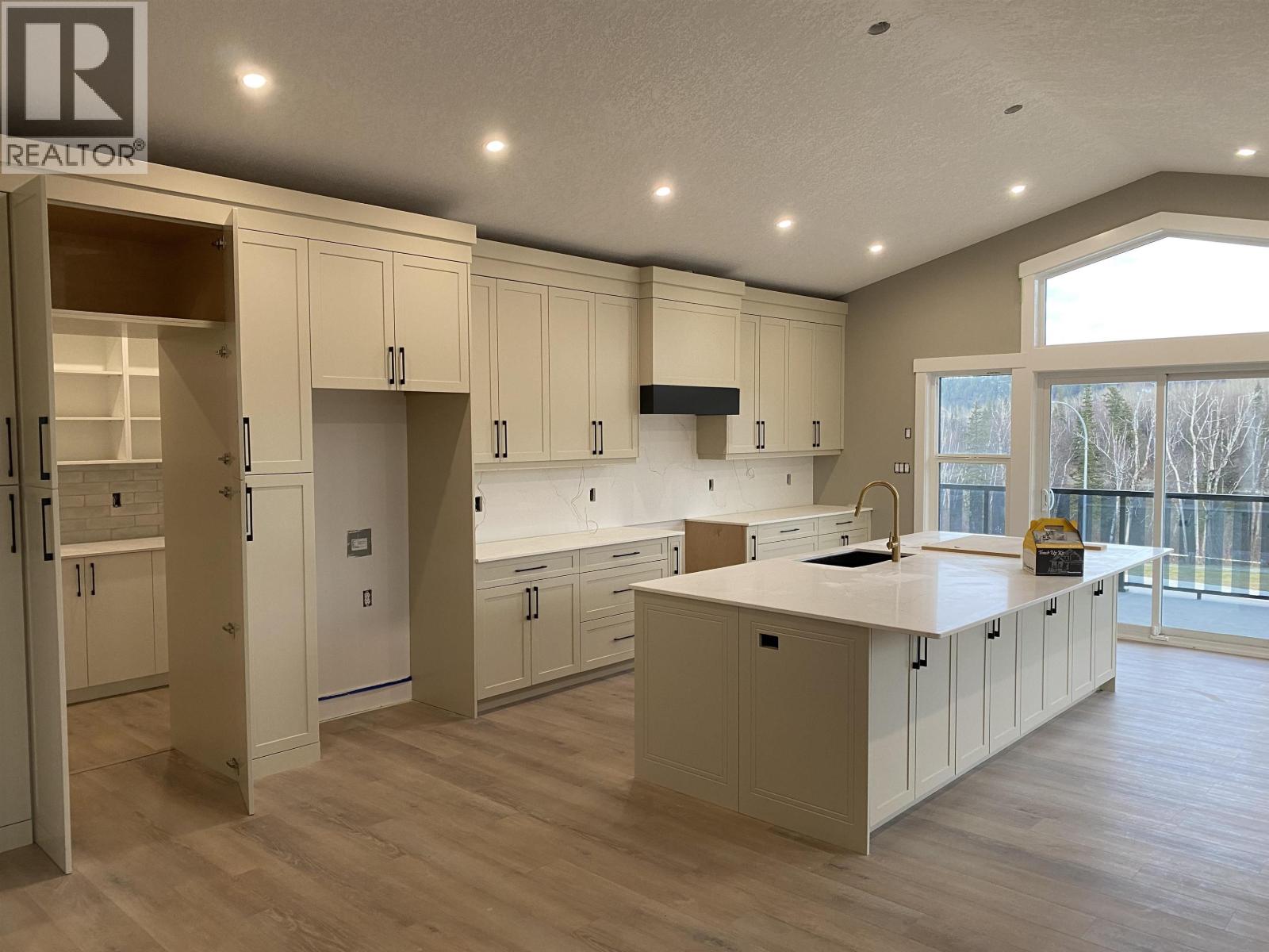 7428 Foxridge Avenue, Prince George, British Columbia  V2N 0H2 - Photo 3 - R3063235