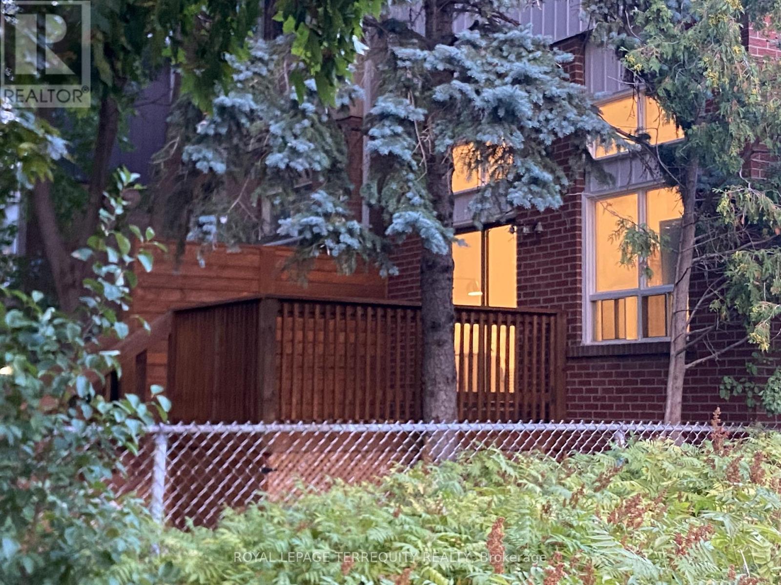 28 Festival Drive, Toronto, Ontario  M2R 3V1 - Photo 25 - C12333374