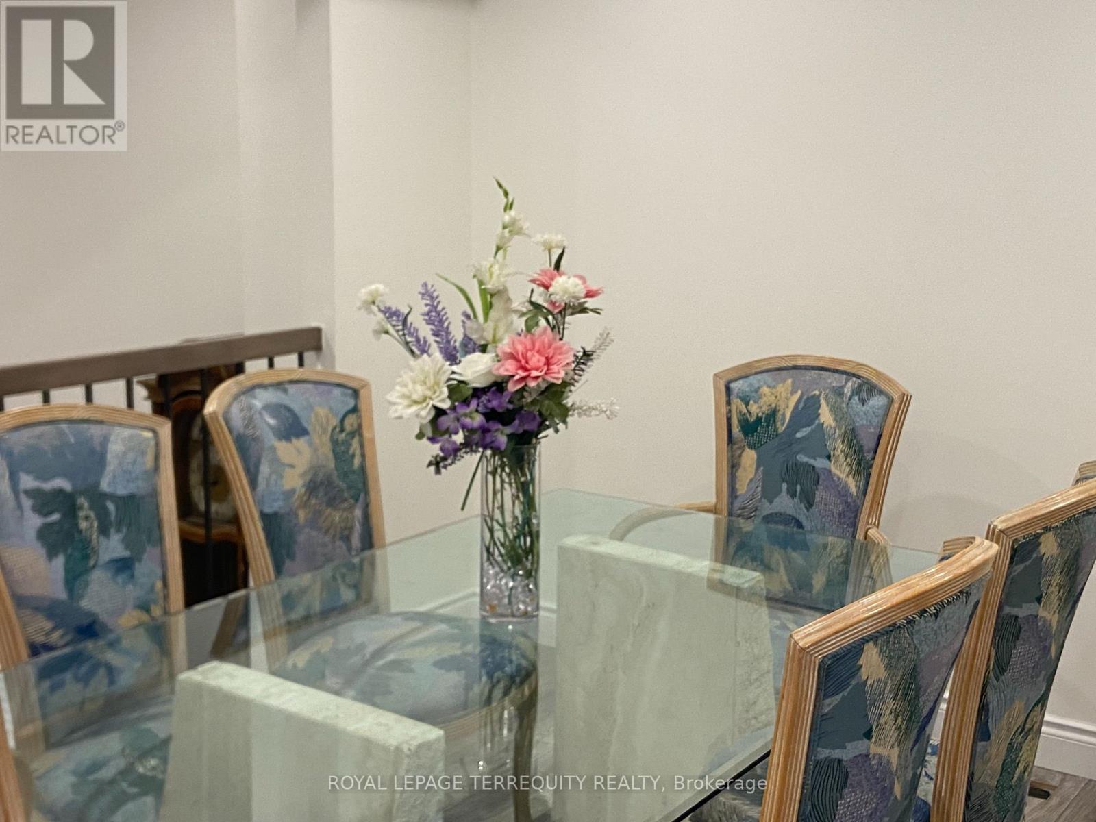 28 Festival Drive, Toronto, Ontario  M2R 3V1 - Photo 4 - C12333374