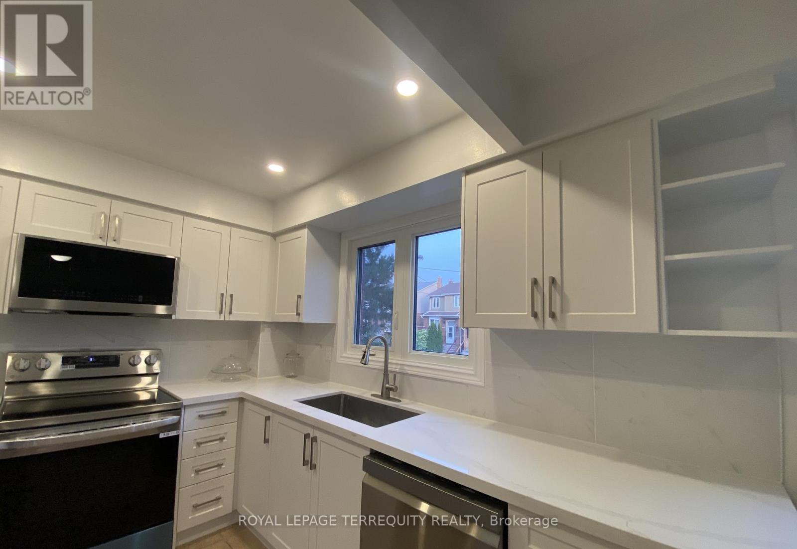 28 Festival Drive, Toronto, Ontario  M2R 3V1 - Photo 6 - C12333374