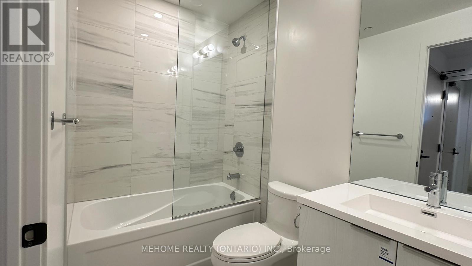 3915 - 8 Interchange Way, Vaughan, Ontario  L4K 5Z7 - Photo 6 - N12628912