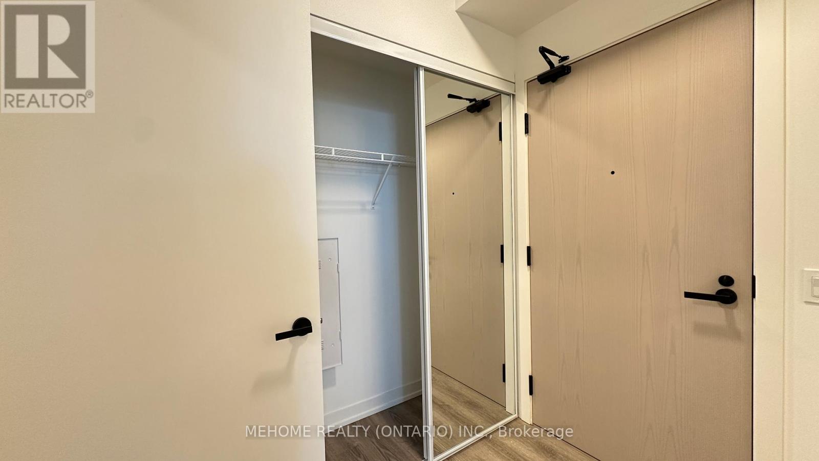 3915 - 8 Interchange Way, Vaughan, Ontario  L4K 5Z7 - Photo 8 - N12628912