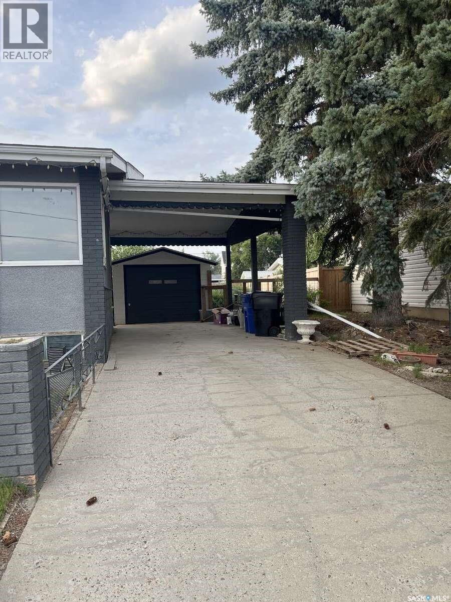 506 1st Avenue W, Leader, Saskatchewan  S0N 1H0 - Photo 2 - SK025552